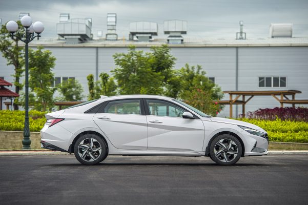 hyundai elantra 2023